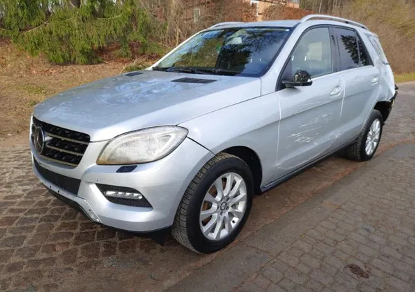 samochody osobowe Mercedes-Benz ML cena 27900 przebieg: 98450, rok produkcji 2014 z Giżycko